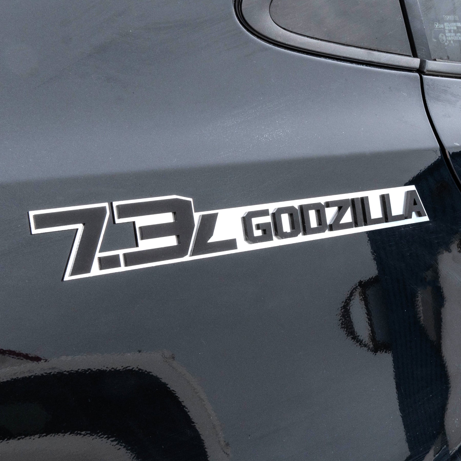 Insigne Godzilla 7,3 L