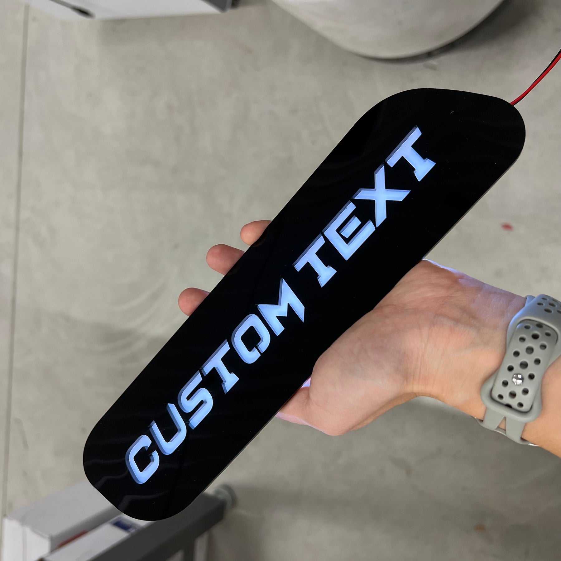 Badges de capot à LED avec texte personnalisé - Compatible avec les modèles Ram 2500®/3500® 2019+ - Plusieurs couleurs disponibles