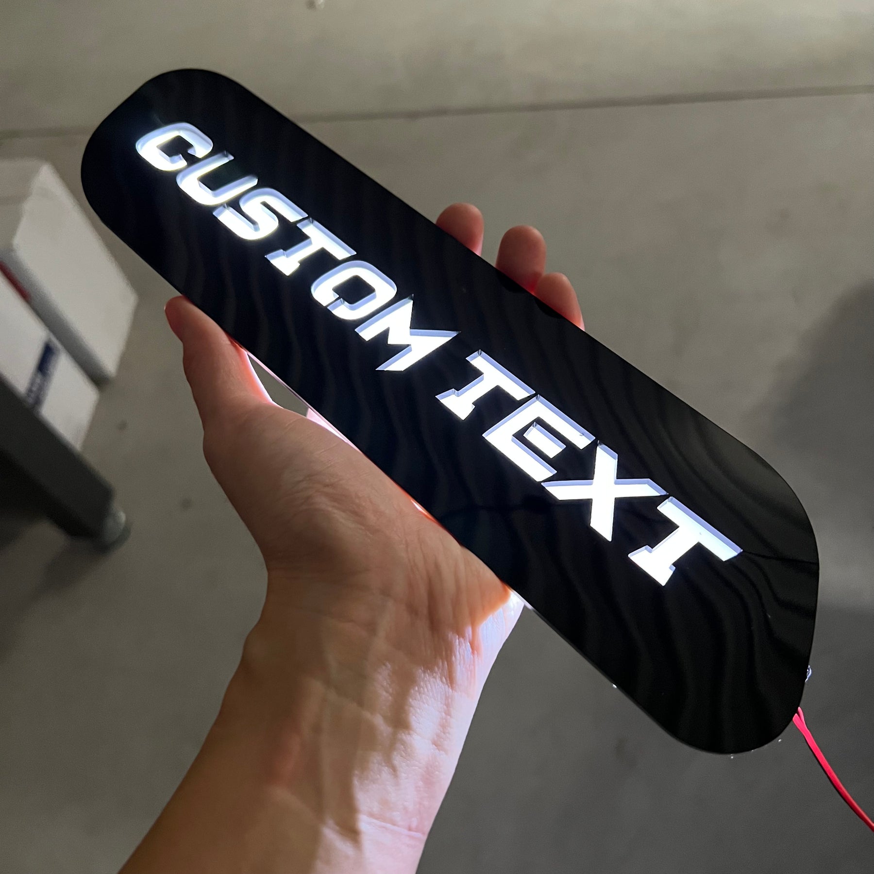 Badges de capot à LED avec texte personnalisé - Compatible avec les modèles Ram 2500®/3500® 2019+ - Plusieurs couleurs disponibles