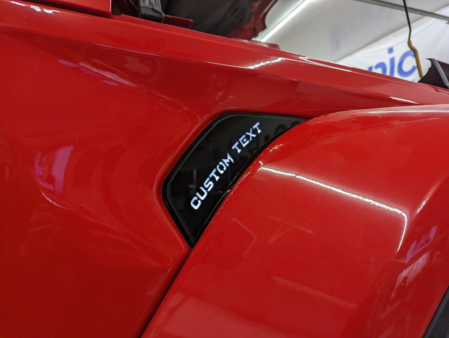 Évents latéraux à LED avec texte personnalisé - Paire - Compatible avec Jeep® Gladiator® et Wrangler® 2020-2023