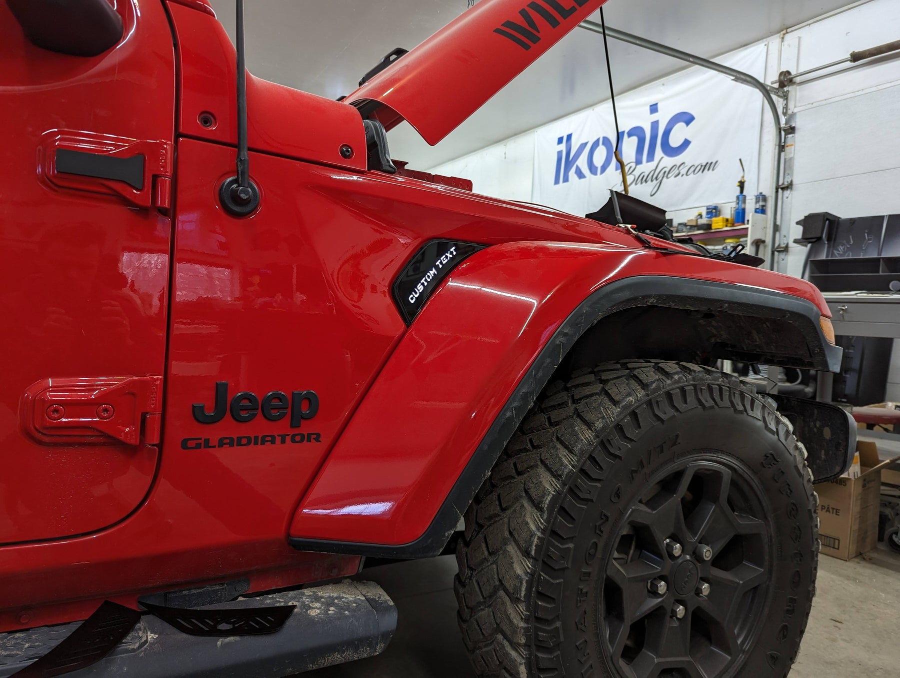 Évents latéraux à LED avec texte personnalisé - Paire - Compatible avec Jeep® Gladiator® et Wrangler® 2020-2023
