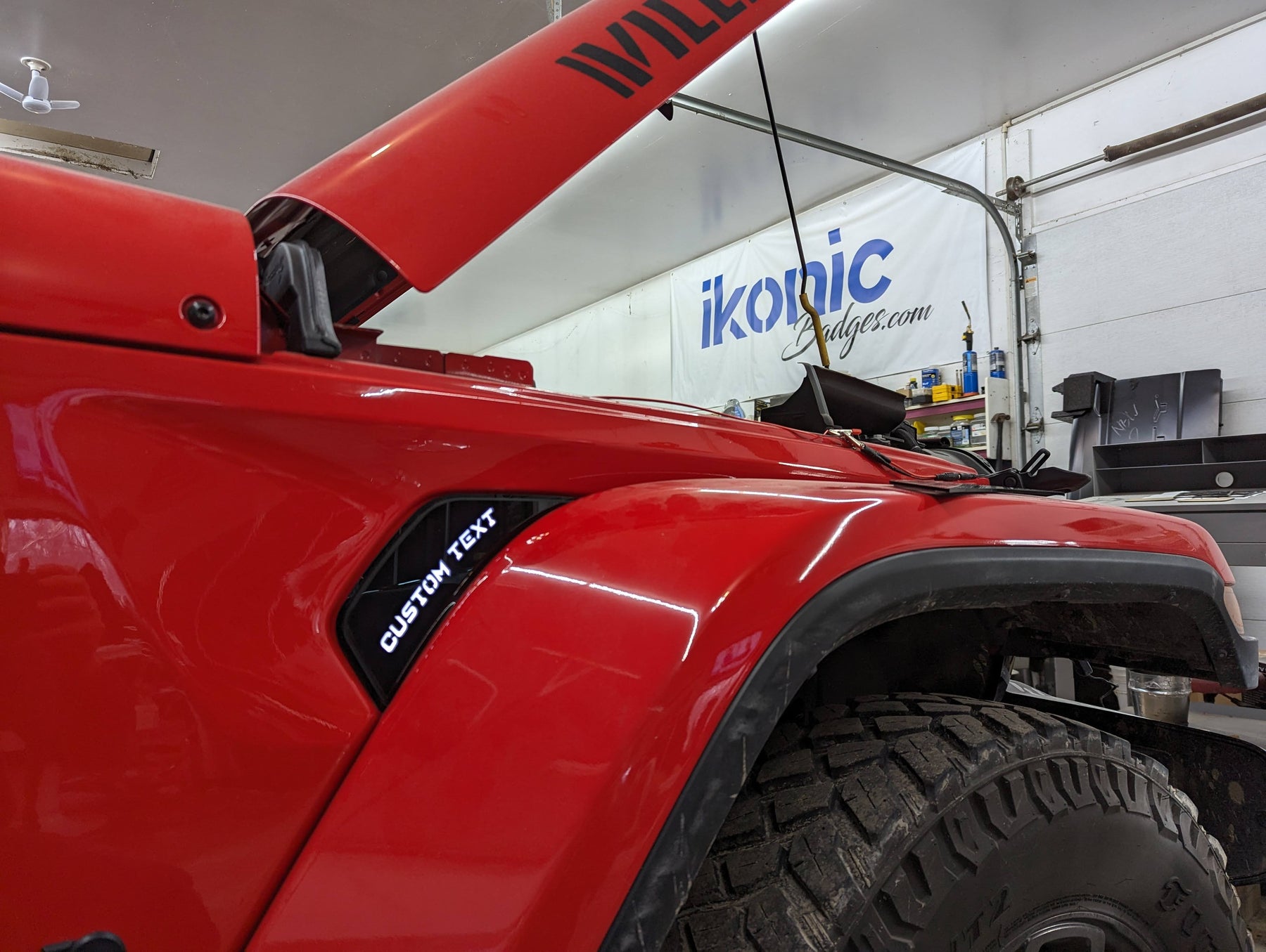 Évents latéraux à LED avec texte personnalisé - Paire - Compatible avec Jeep® Gladiator® et Wrangler® 2020-2023