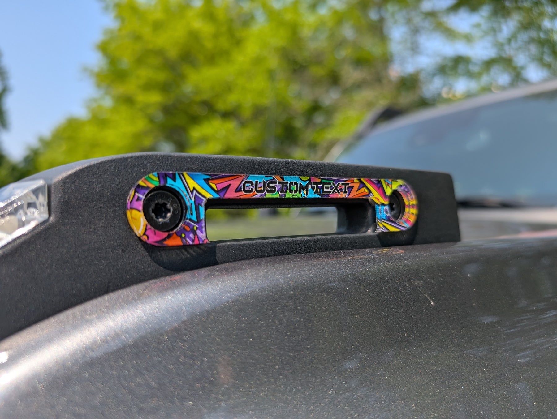 Paire d'insignes décoratifs pour cravate avant - Texte personnalisé - Compatible avec Bronco® 2021+ - Couleur complète