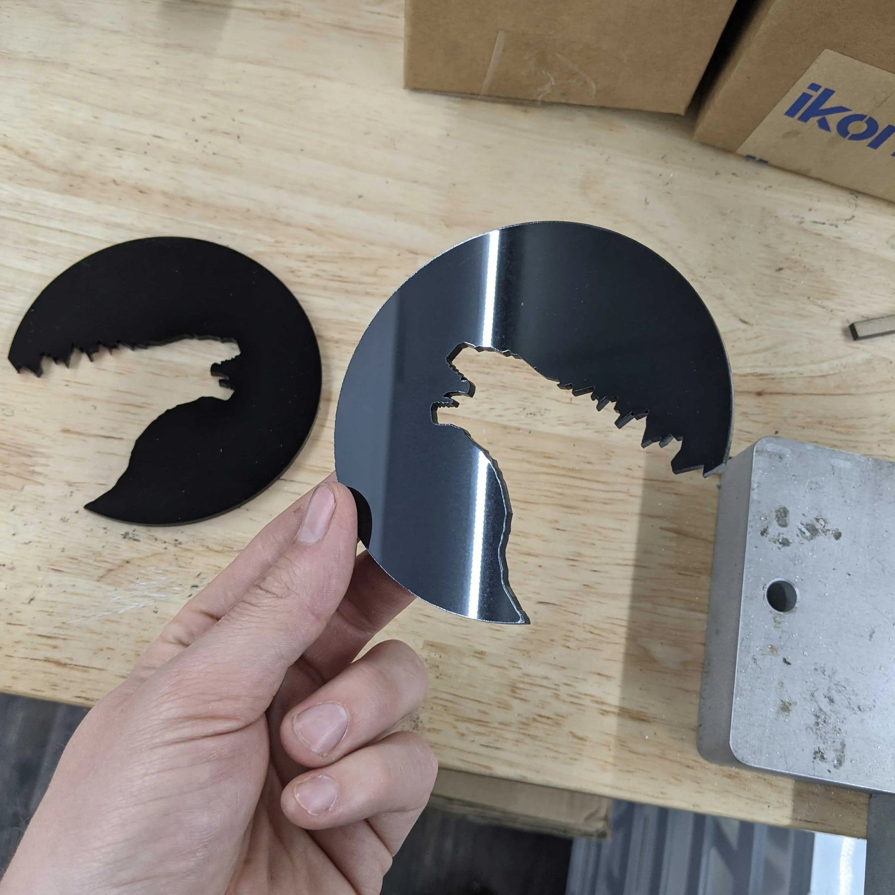 Badges Fender Godzilla - Ajustement universel - Paire