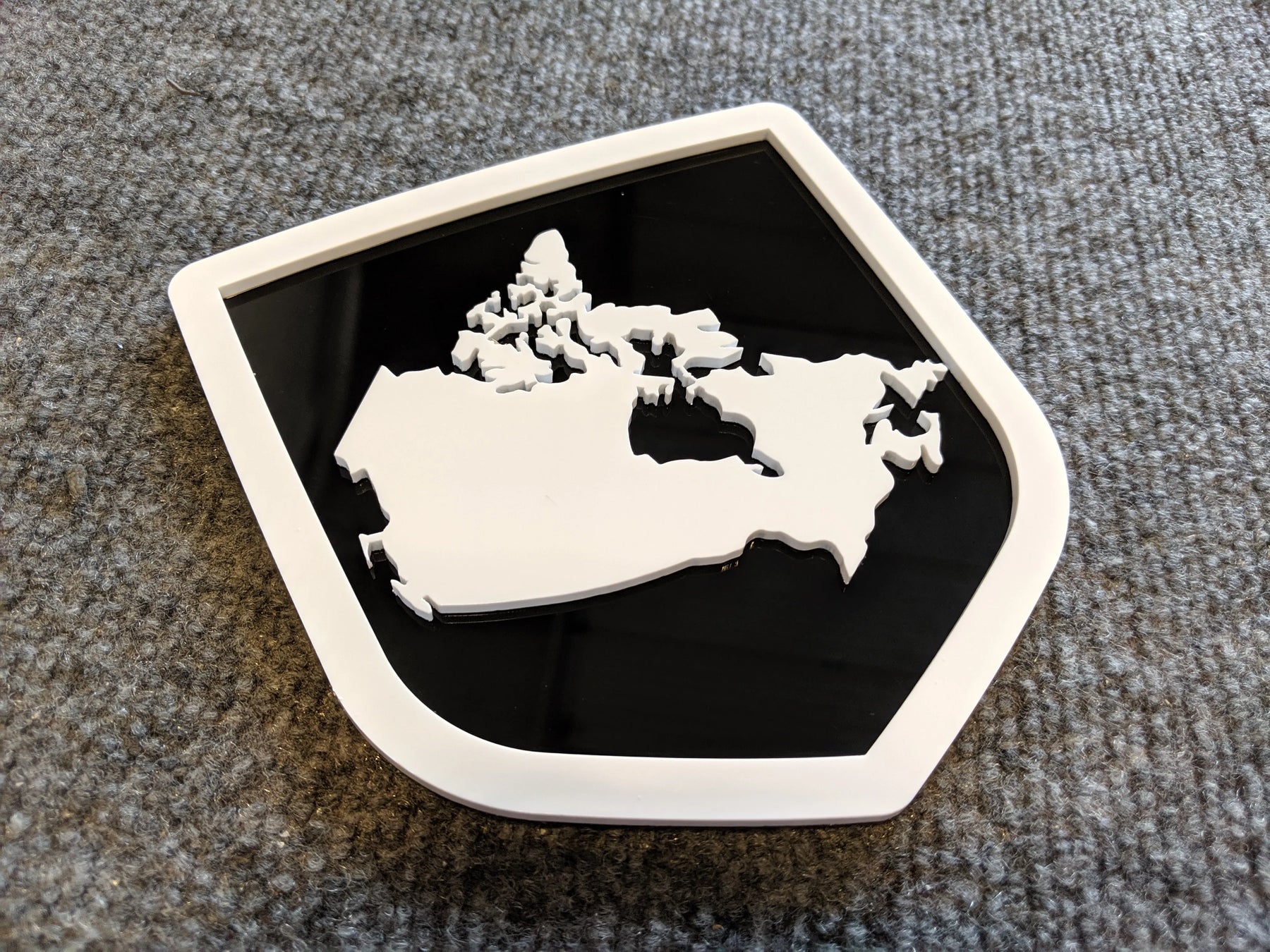 Badge Canada Outline - Compatible avec les modèles Dodge® Ram® 2009-2018 - 1500, 2500, 3500 - Choisissez vos couleurs