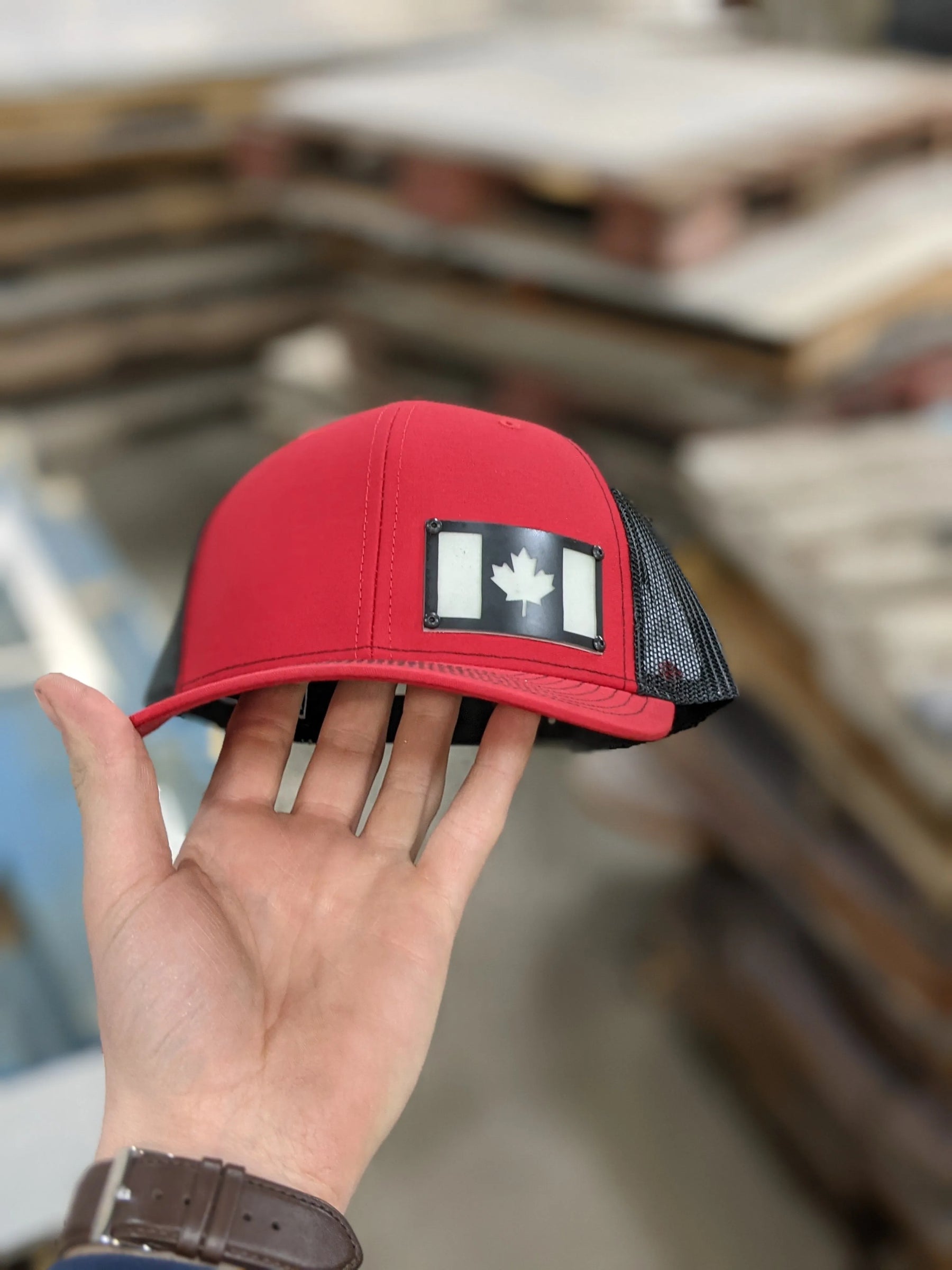 Casquette avec insigne du Canada - Insigne noir et brillant