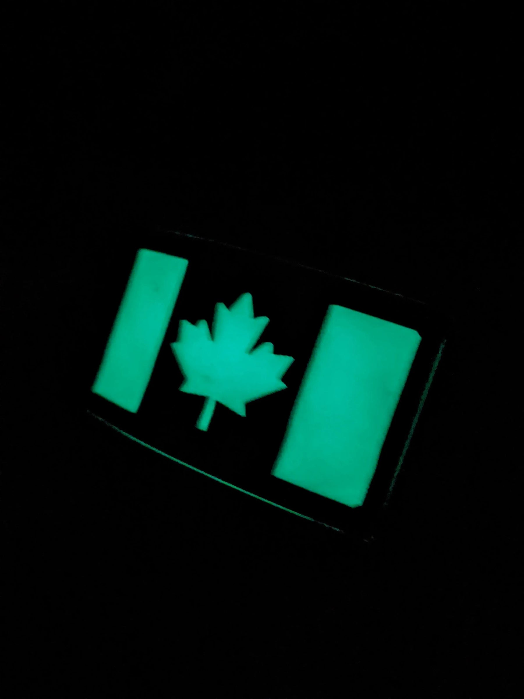 Casquette avec insigne du Canada - Insigne noir et brillant