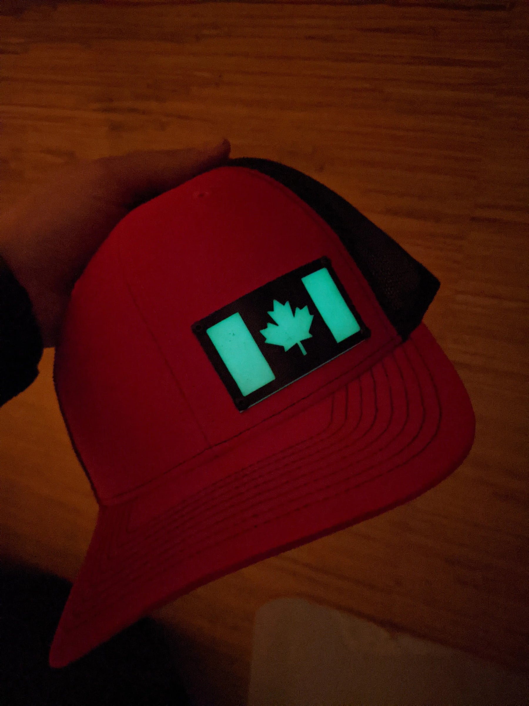 Casquette avec insigne du Canada - Insigne noir et brillant