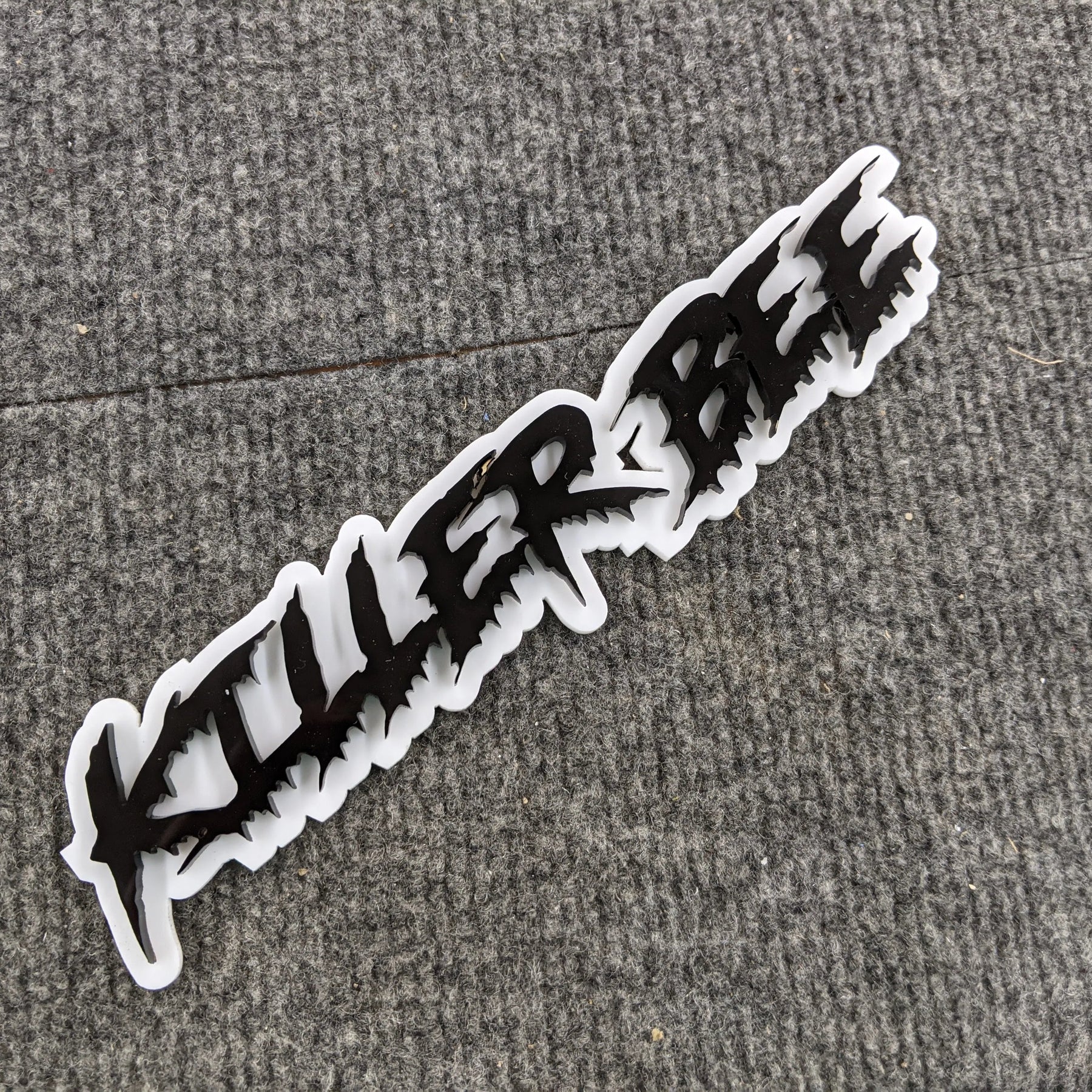 Badge de véhicule avec texte personnalisé - Police goutte à goutte - Double couche - Plusieurs choix de couleurs disponibles