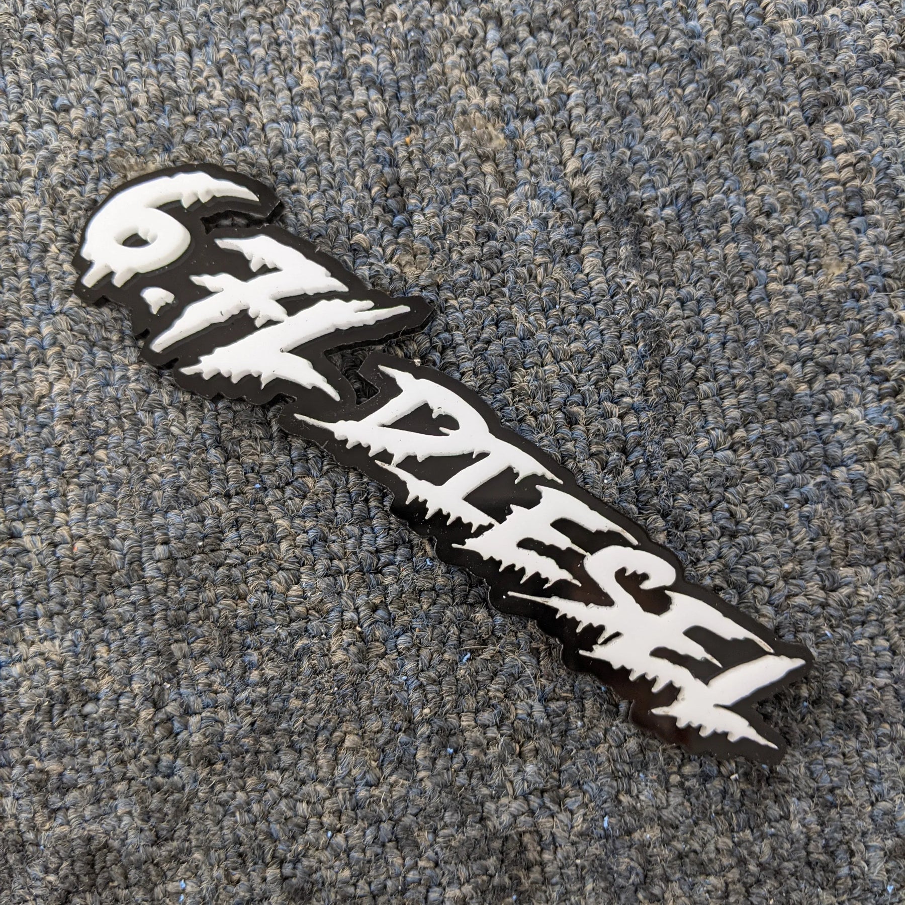 Badge de véhicule avec texte personnalisé - Police goutte à goutte - Double couche - Plusieurs choix de couleurs disponibles