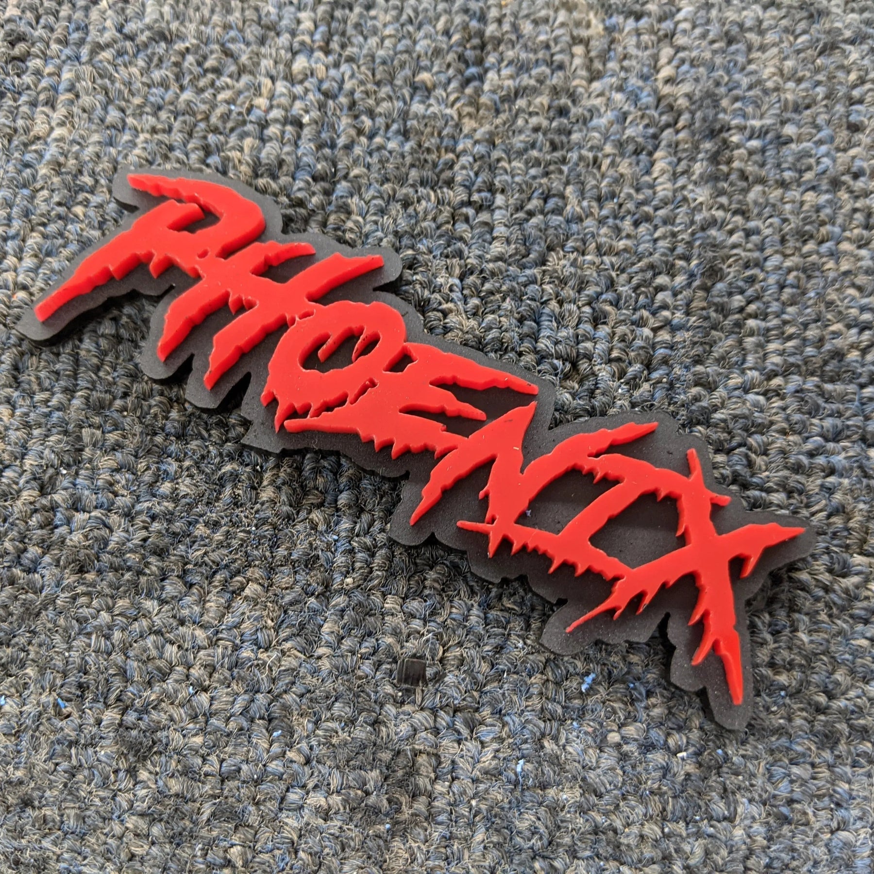 Badge de véhicule avec texte personnalisé - Police goutte à goutte - Double couche - Plusieurs choix de couleurs disponibles