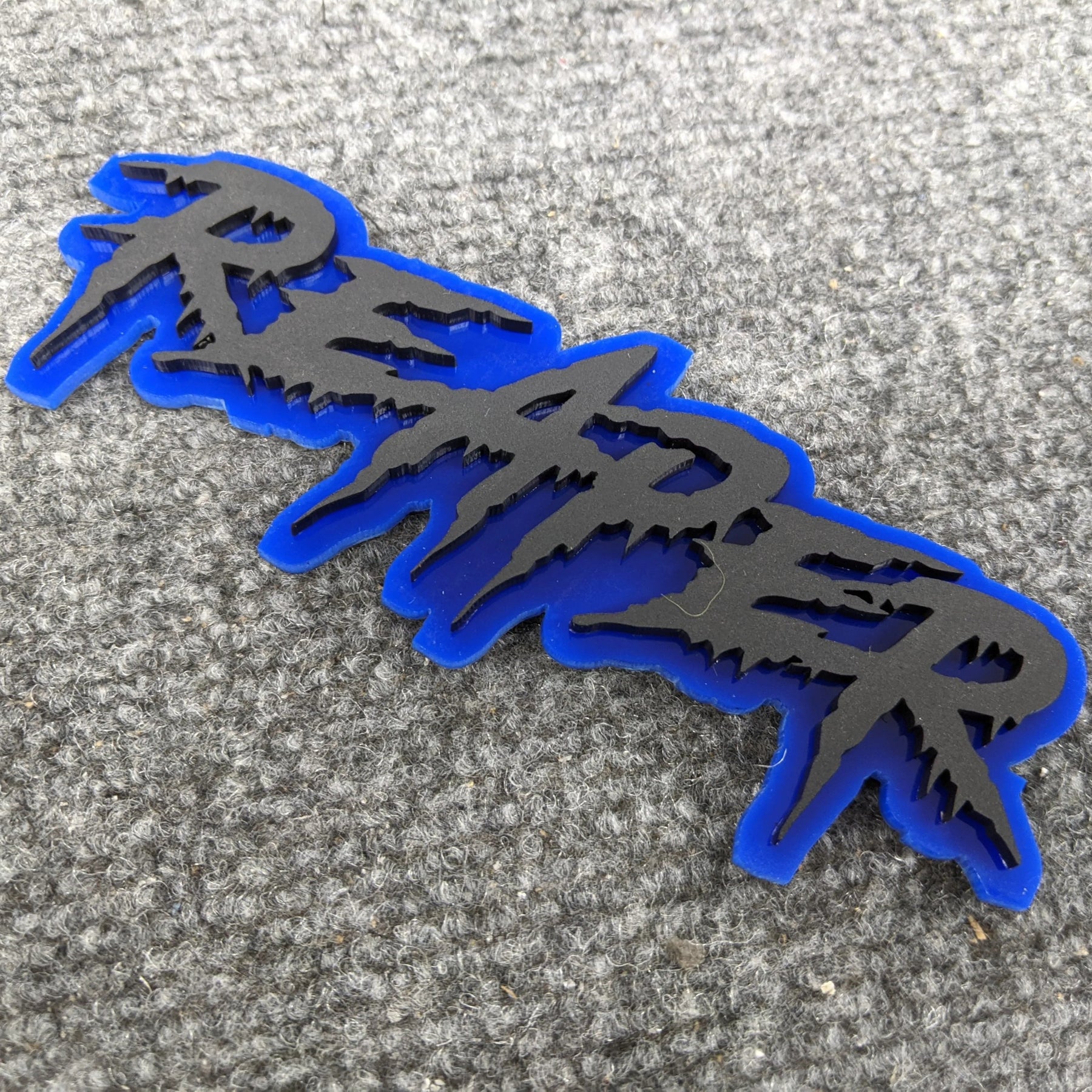 Badge de véhicule avec texte personnalisé - Police goutte à goutte - Double couche - Plusieurs choix de couleurs disponibles