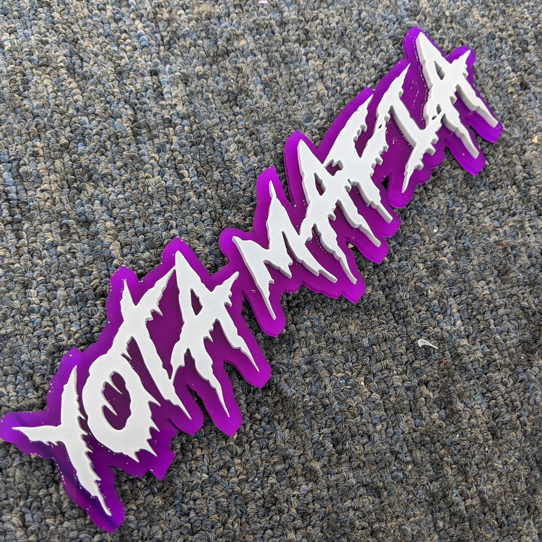 Badge de véhicule avec texte personnalisé - Police goutte à goutte - Double couche - Plusieurs choix de couleurs disponibles