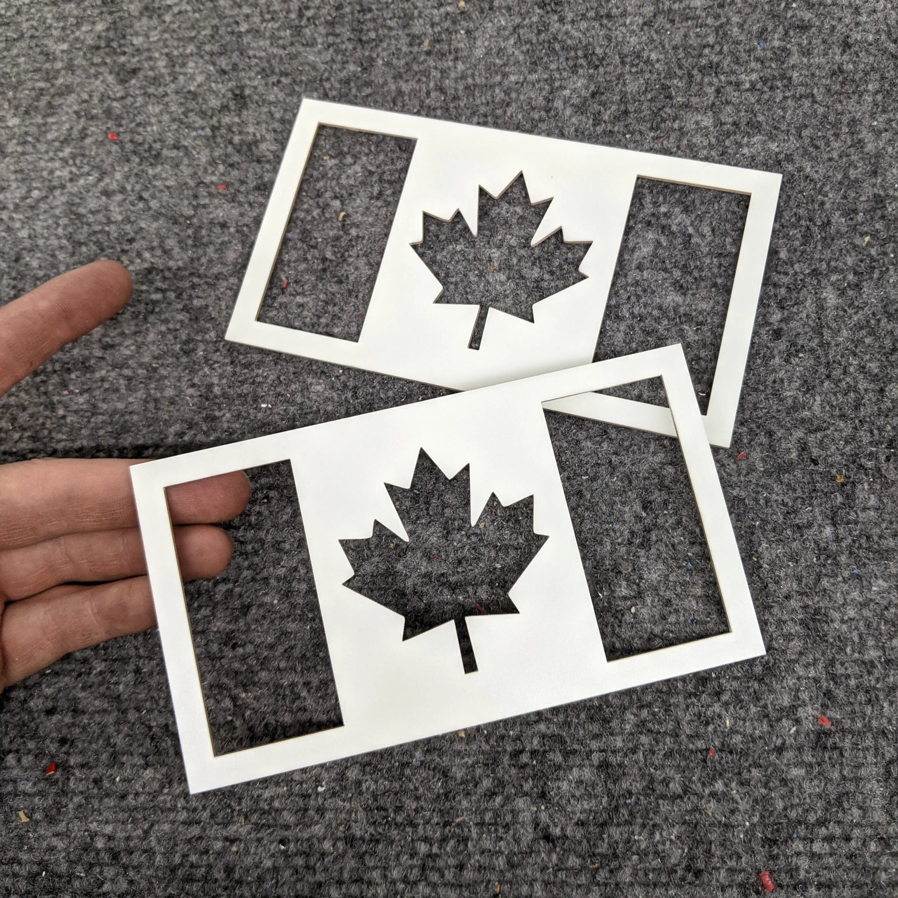 Paire d'insignes de garde-boue avec drapeau canadien - Plusieurs couleurs disponibles