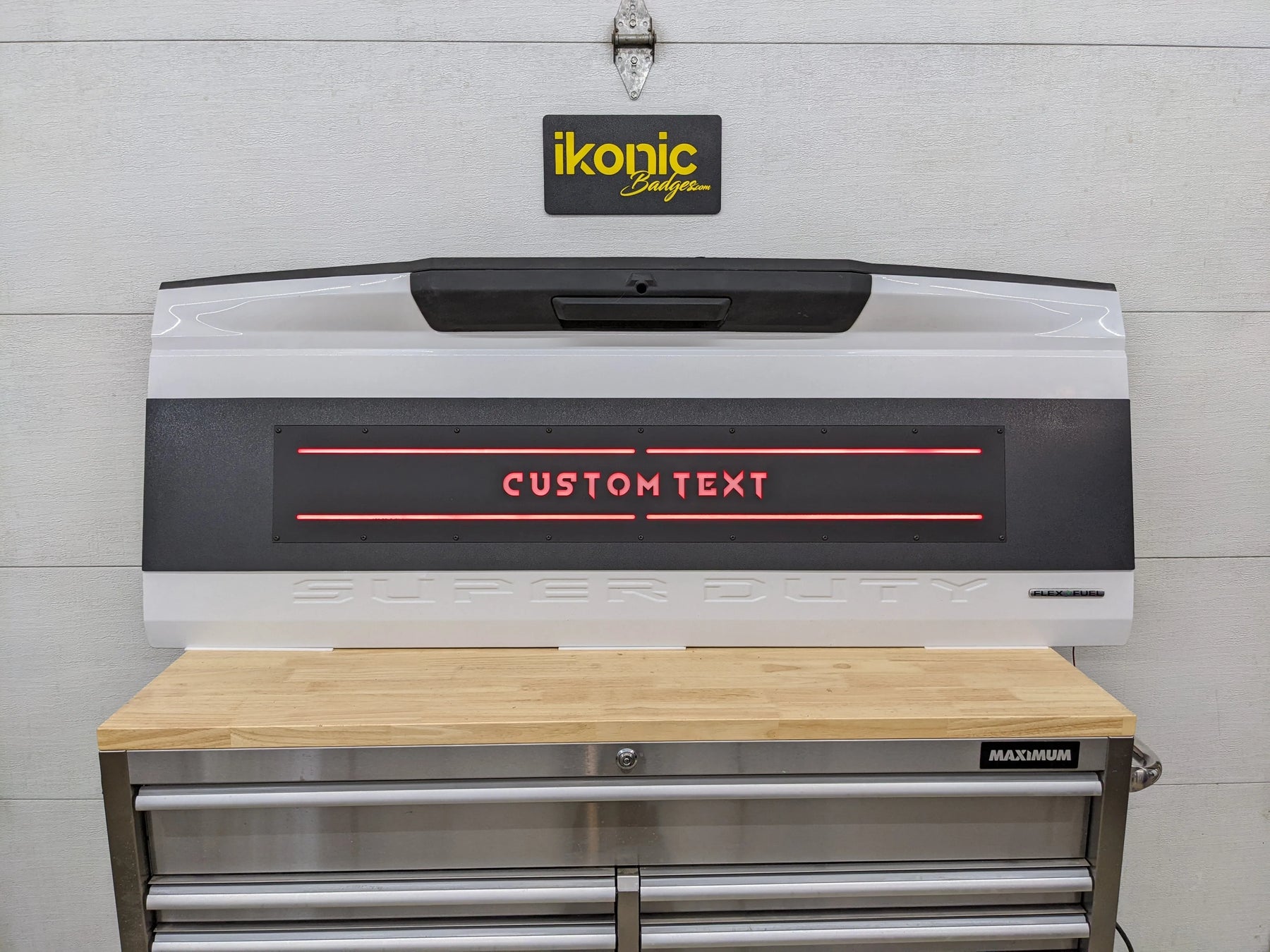 Applique de hayon à LED avec texte personnalisé - Compatible avec Ford® F250®, F350®, F450® 2017-2022