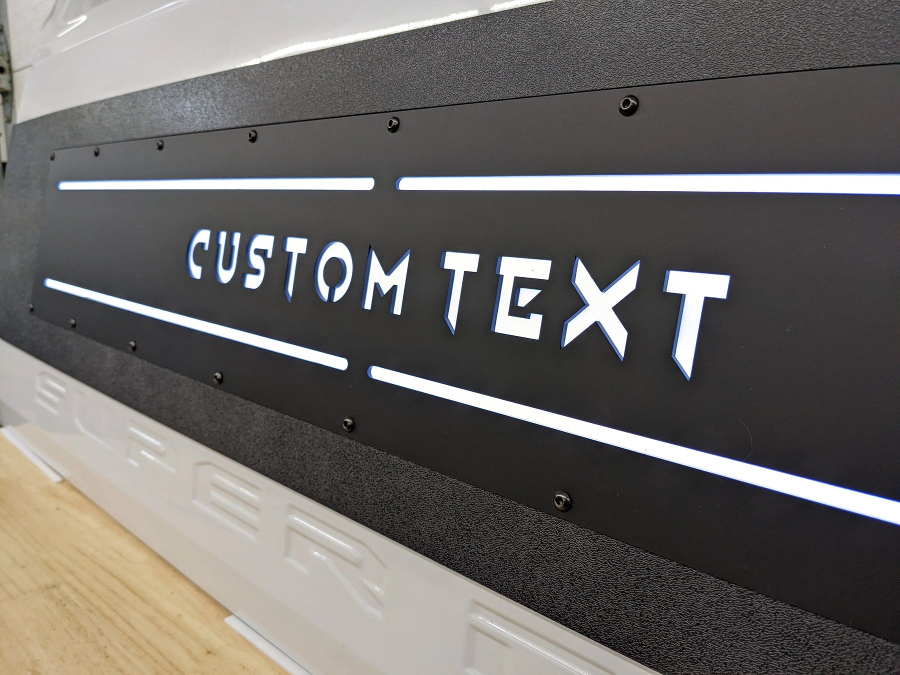 Applique de hayon à LED avec texte personnalisé - Compatible avec Ford® F250®, F350®, F450® 2017-2022