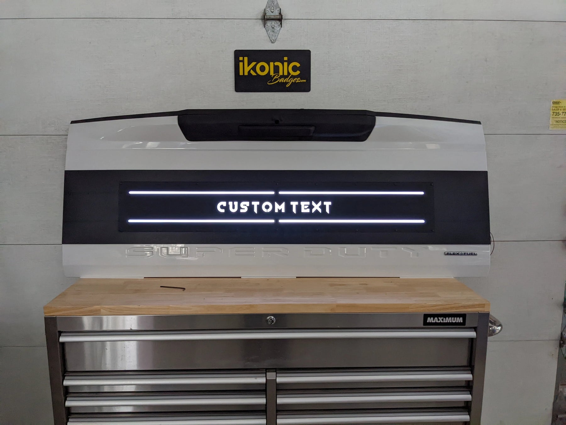 Applique de hayon à LED avec texte personnalisé - Compatible avec Ford® F250®, F350®, F450® 2017-2022