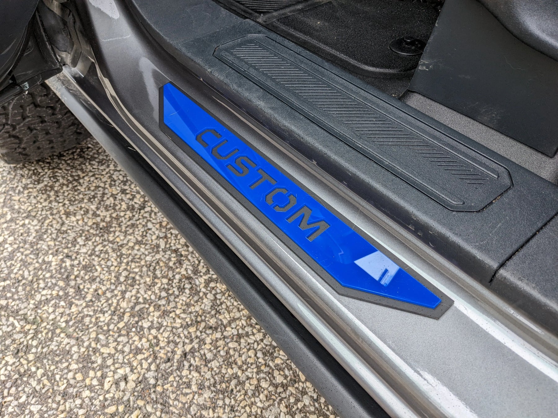 Paire de plaques de protection de seuil de porte - Texte personnalisé - Compatible avec Bronco® 2021+