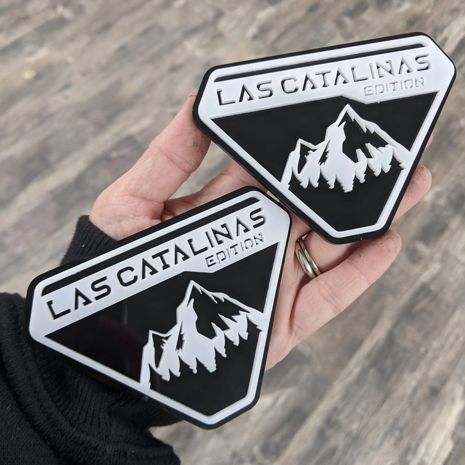Fender Badge Pair - Custom Text Mountains - Fits 2021+ Bronco® Badlands® - Matte Black on Black