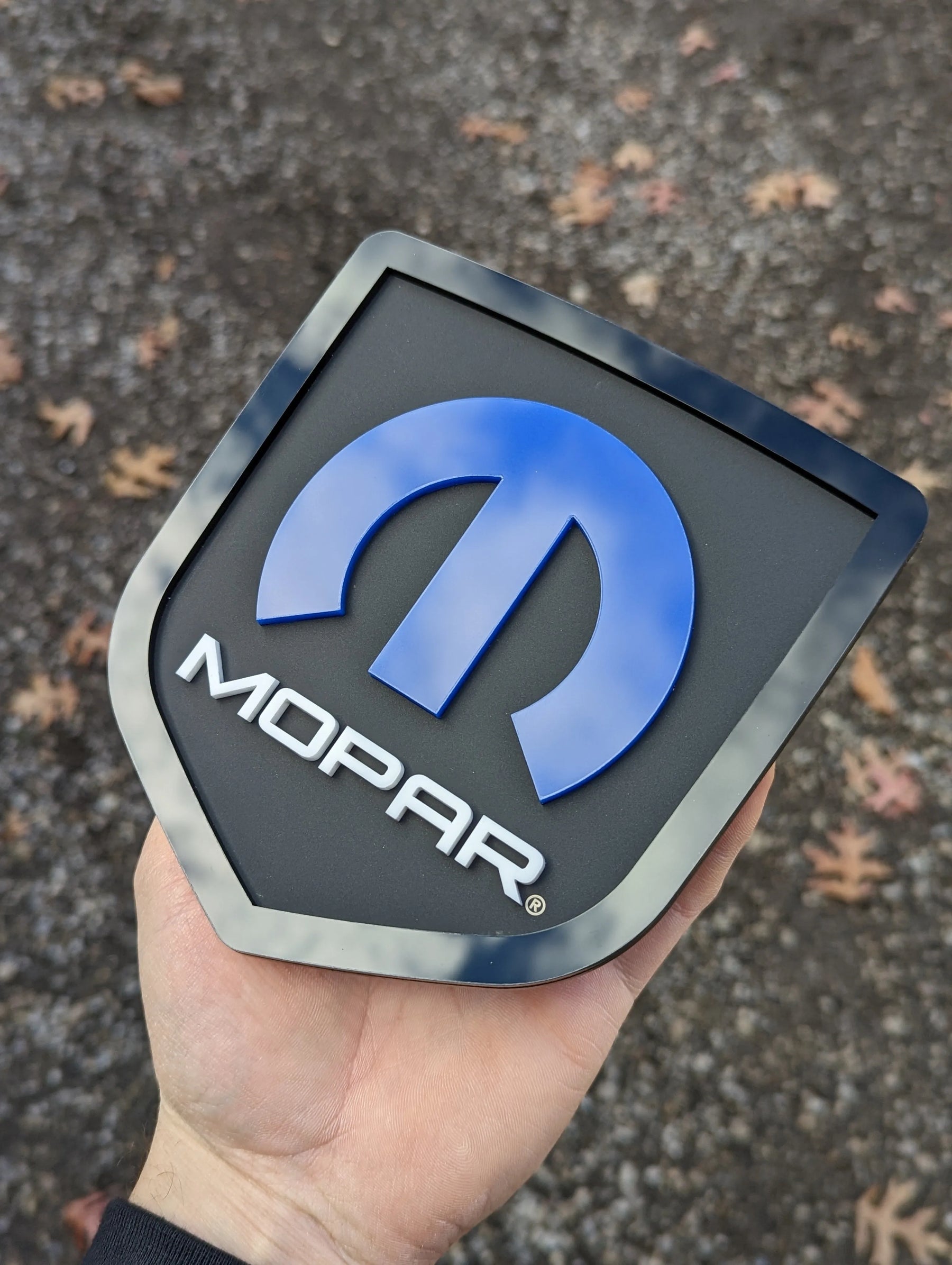 Badge de hayon Mopar® - Compatible avec les hayons RAM® 2008-2018 - 1500, 2500, 3500 - Produit sous licence officielle