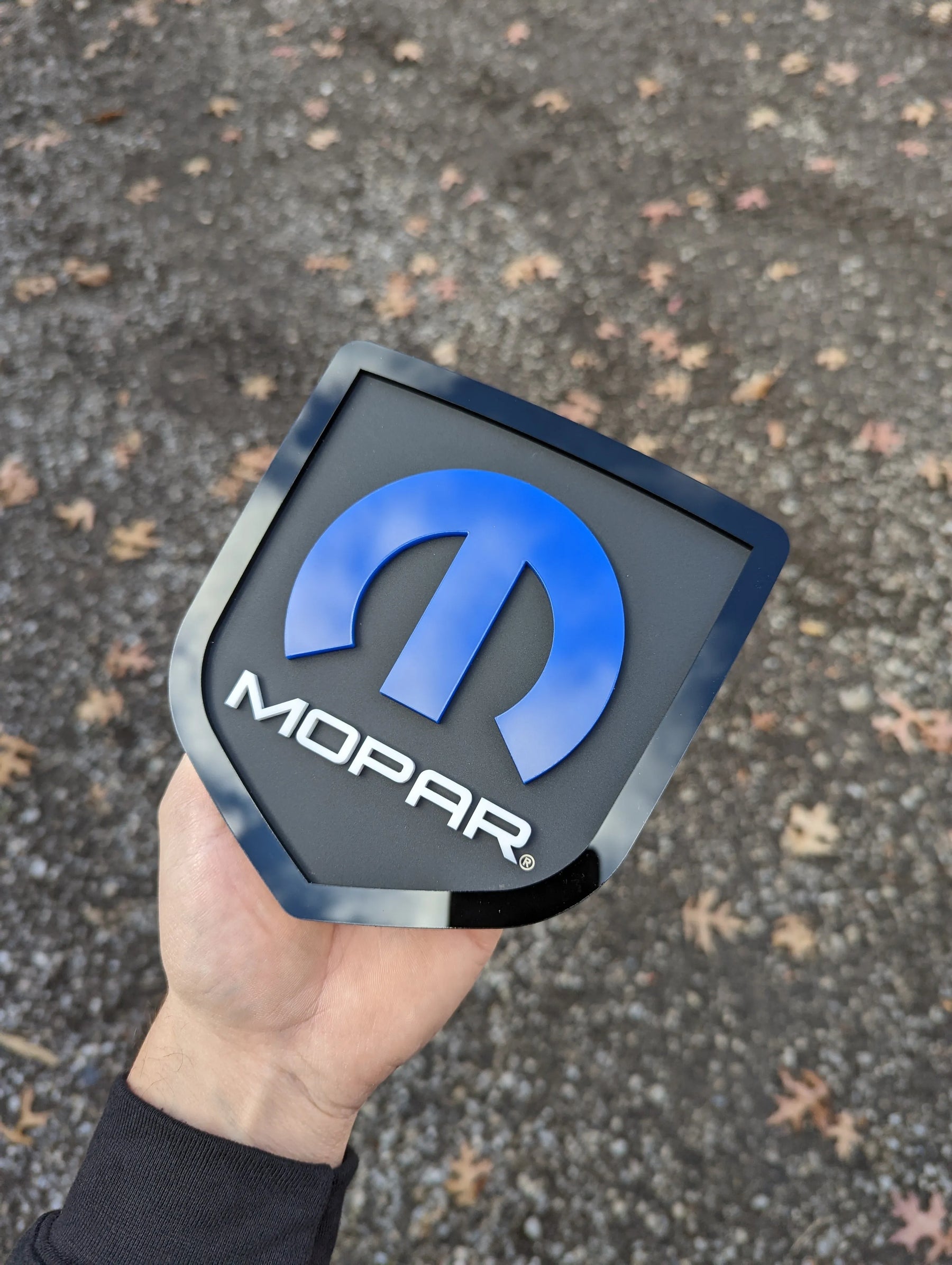 Badge de hayon Mopar® - Compatible avec les hayons RAM® 2008-2018 - 1500, 2500, 3500 - Produit sous licence officielle