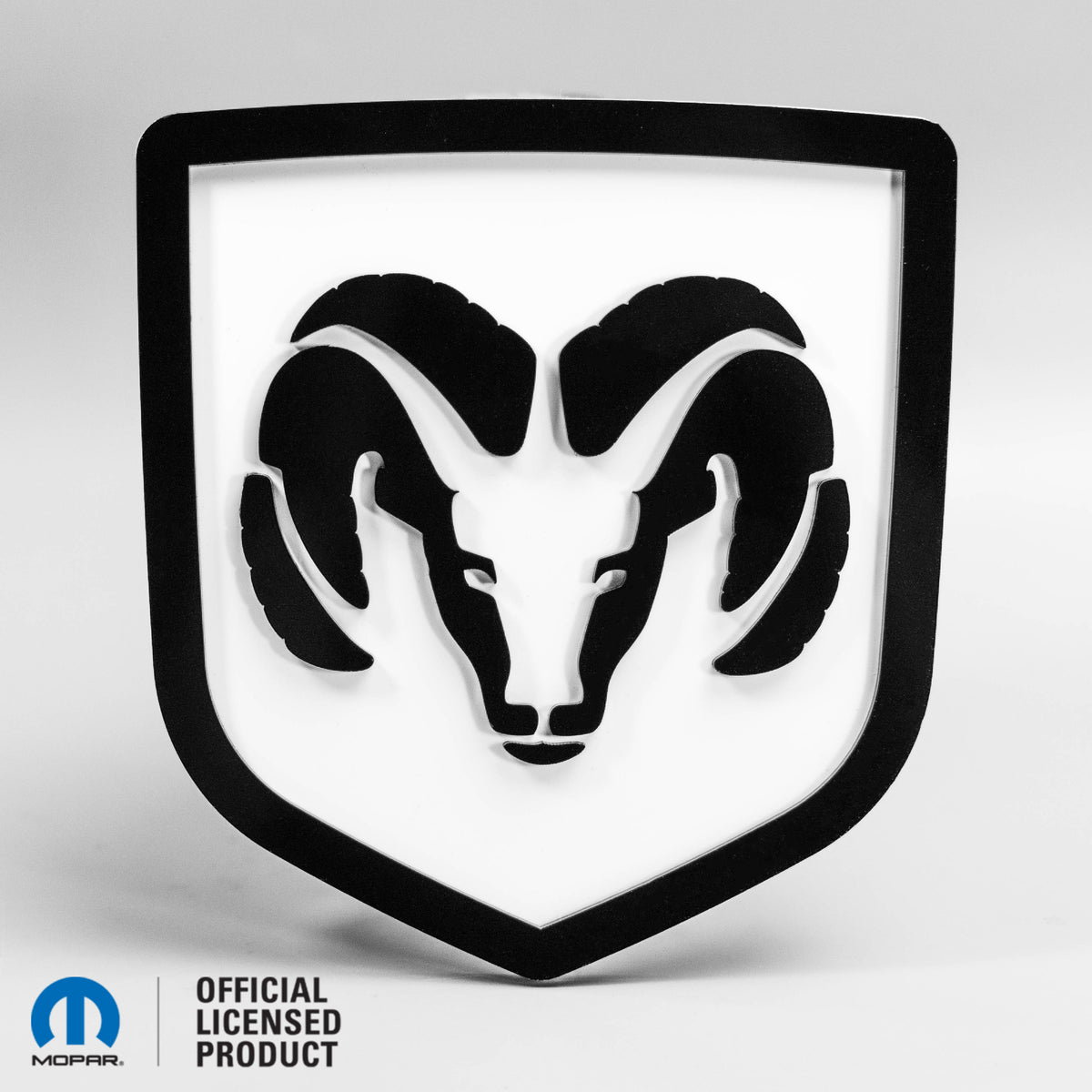 BADGE DE HAYON RAM® HEAD LOGO STYLE 2 - CONVIENT AUX HAYONS DODGE® RAM® 2009-2018 -1500, 2500, 3500 - BRILLANT SUR BLANC - Produit sous licence officielle