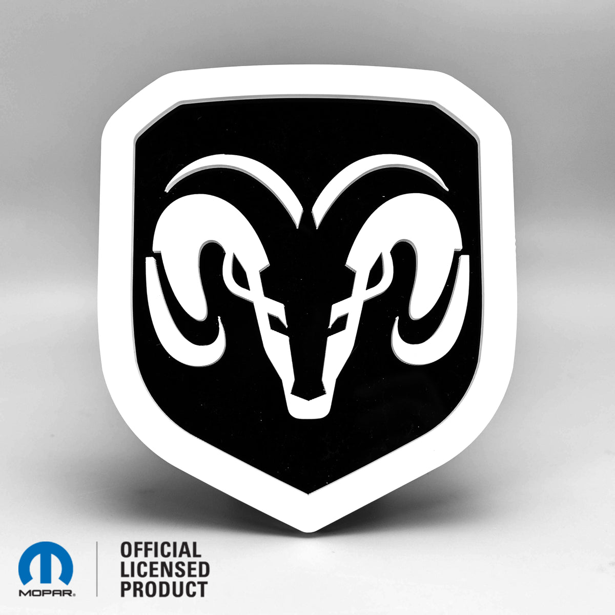 BADGE DE CALENDRIER AVEC LOGO DE TÊTE DE RAM® STYLE 1 - ADAPTÉ AUX CALENDRIER DODGE® RAM® 2013-2018 - 1500, 2500, 3500 - Blanc sur brillant - Produit sous licence officielle