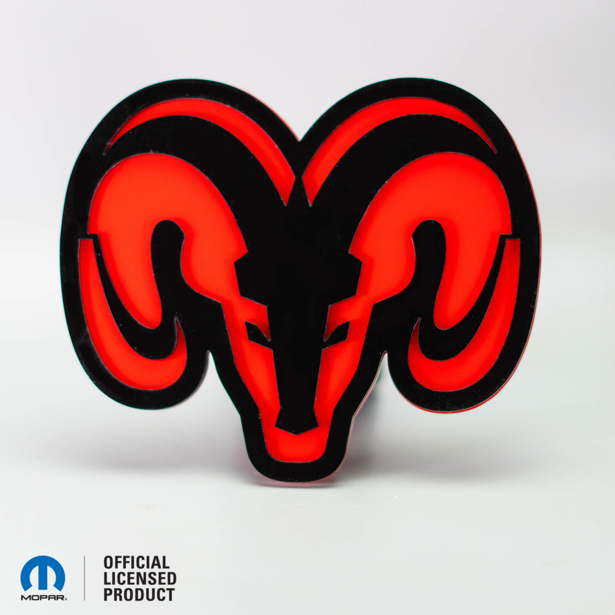 RAM® HEAD LOGO STYLE 1 - HITCH COVER - Brillant sur rouge - Produit sous licence officielle