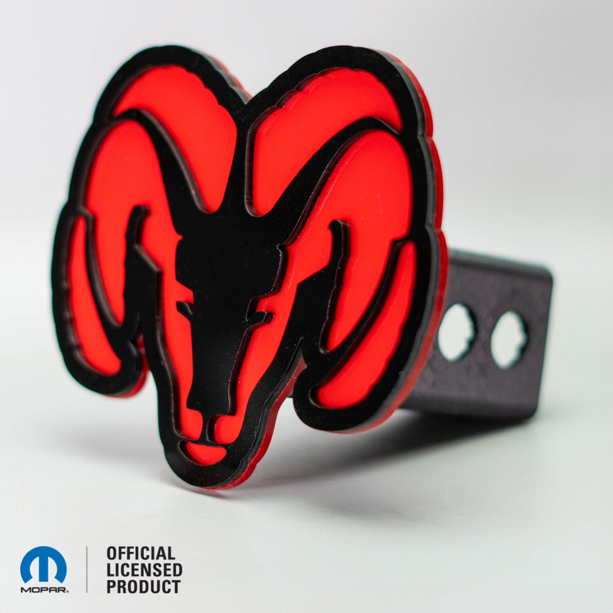 RAM® HEAD LOGO STYLE 2 - COUVERCLE D'ATTELAGE - Brillant sur rouge - Produit sous licence officielle