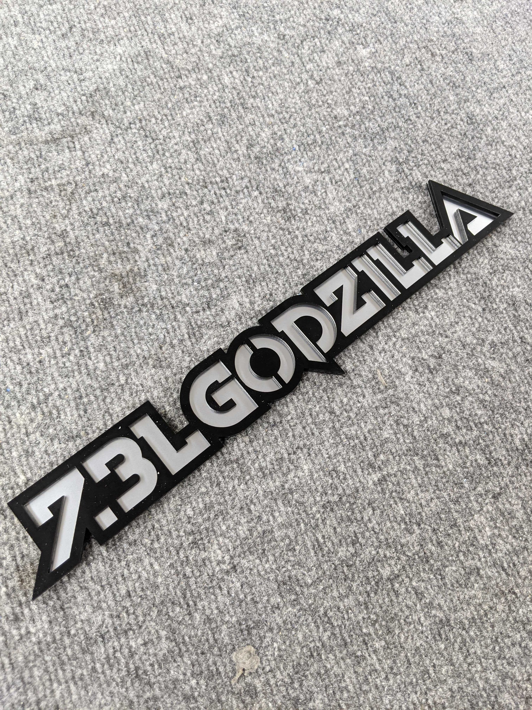 Badges Godzilla 7,3 L - Ajustement universel - Simple