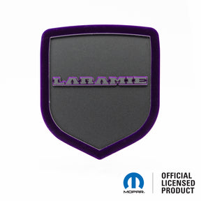 BADGE DE HAYON AVEC LOGO DE TÊTE DE RAM® STYLE 1 - CONVIENT AUX HAYONS DODGE® RAM® 2009-2018 - 1500, 2500, 3500 - BLANC SUR BRILLANT - Produit sous licence officielle