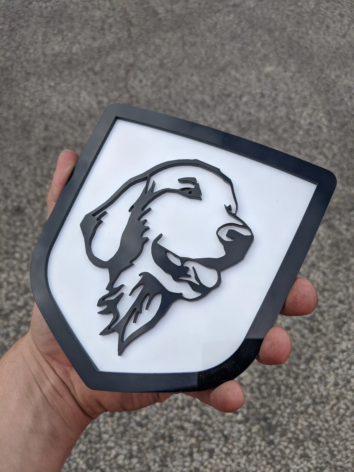 Badge Golden Retriever - Compatible avec hayon Dodge® Ram® 2009-2018 - 1500, 2500, 3500 - Noir sur blanc