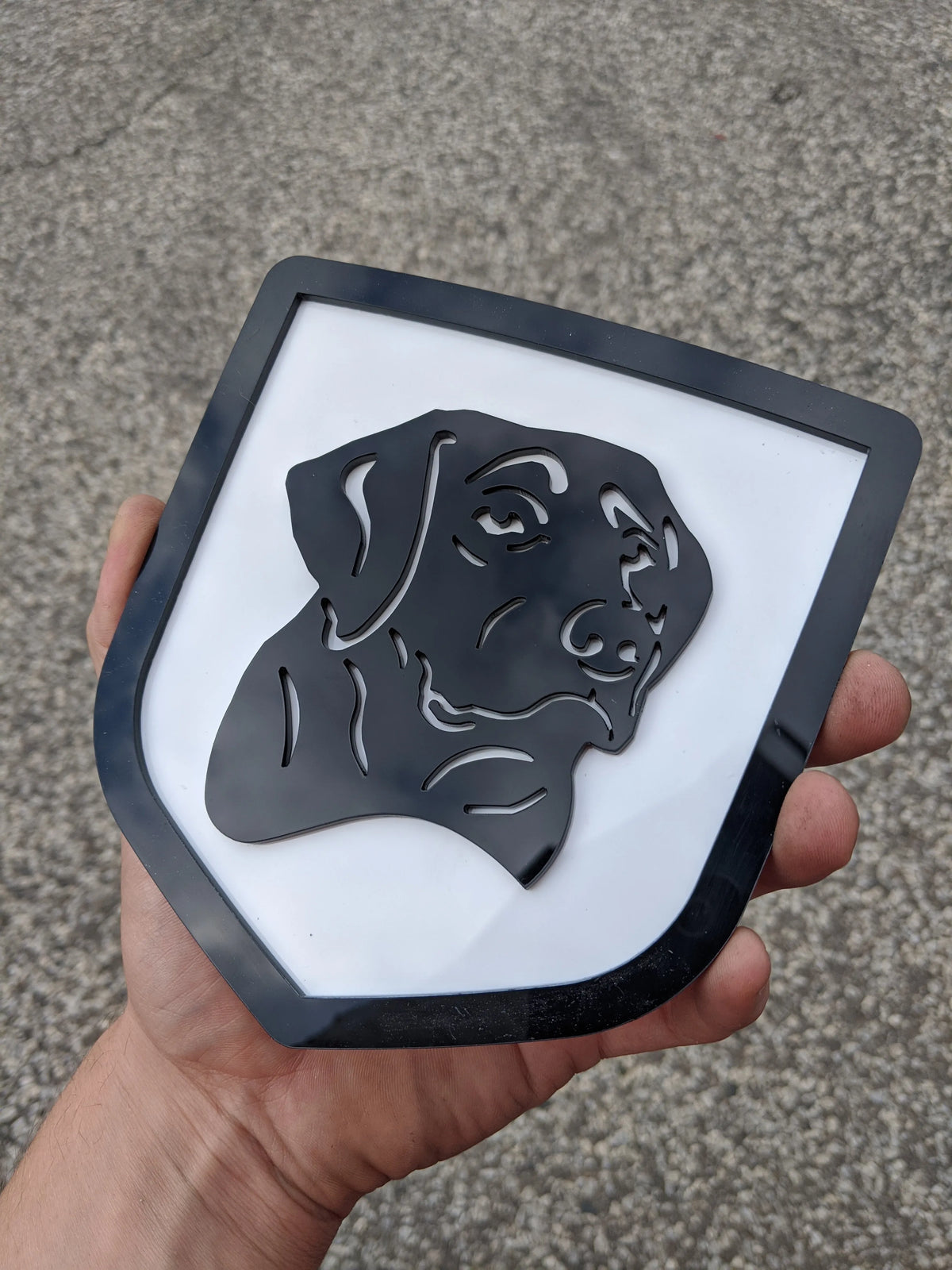 Badge Labrador - Compatible avec hayon Dodge® Ram® 2009-2018 - 1500, 2500, 3500 - Noir sur blanc