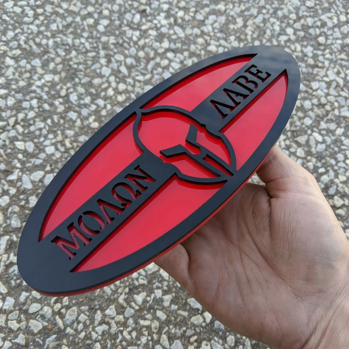 Badge Molon Labe - Compatible avec la calandre ou le hayon F150® 2015-2019 - Noir sur rouge