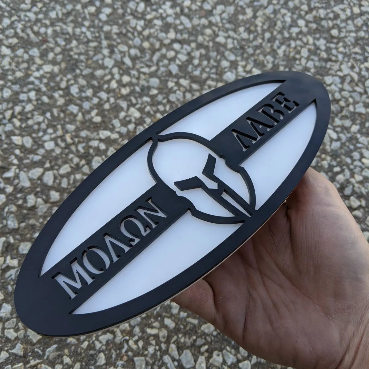 Badge Molon Labe - Compatible avec la calandre ou le hayon F150® 2015-2019 - Noir sur blanc