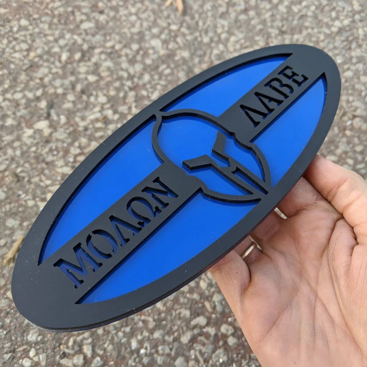 Badge Molon Labe - Compatible avec la calandre ou le hayon F150® 2015-2019 - Noir mat sur bleu