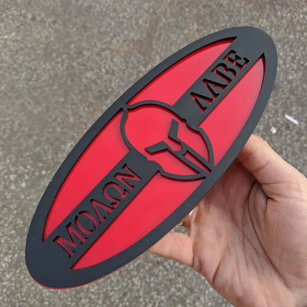 Badge ovale Molon Labe - 9 pouces - Noir mat sur rouge (plusieurs véhicules)