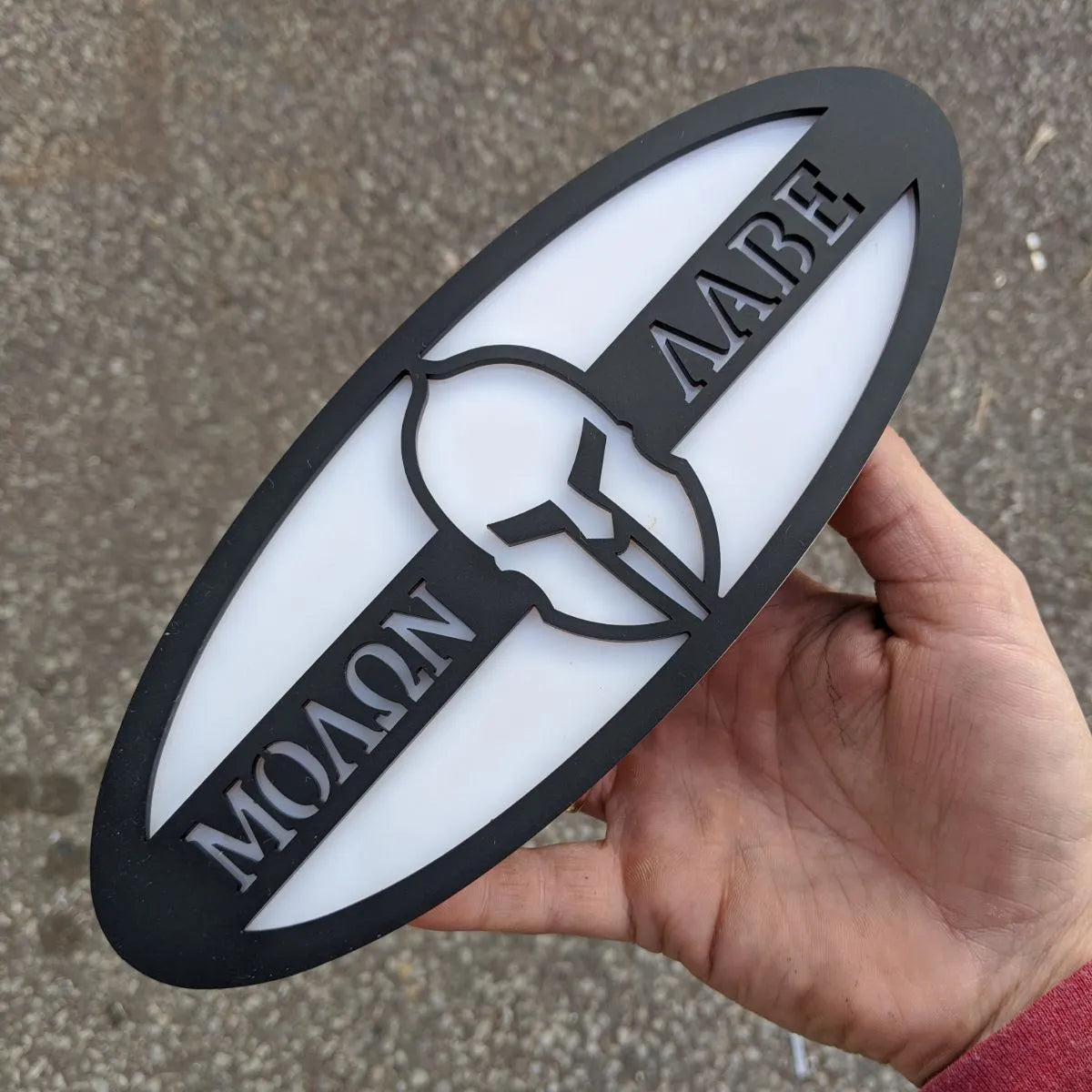 Badge Molon Labe - Compatible avec la calandre ou le hayon F150® 2015-2019 - Noir mat sur blanc