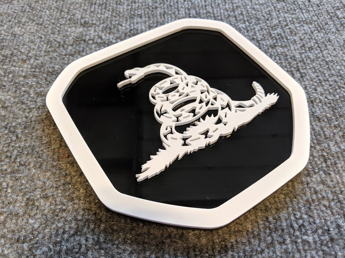 Badge de hayon « Ne me marchez pas dessus » - Compatible avec Dodge® Ram® 2019+ - 1500, 2500, 3500 - Blanc sur noir