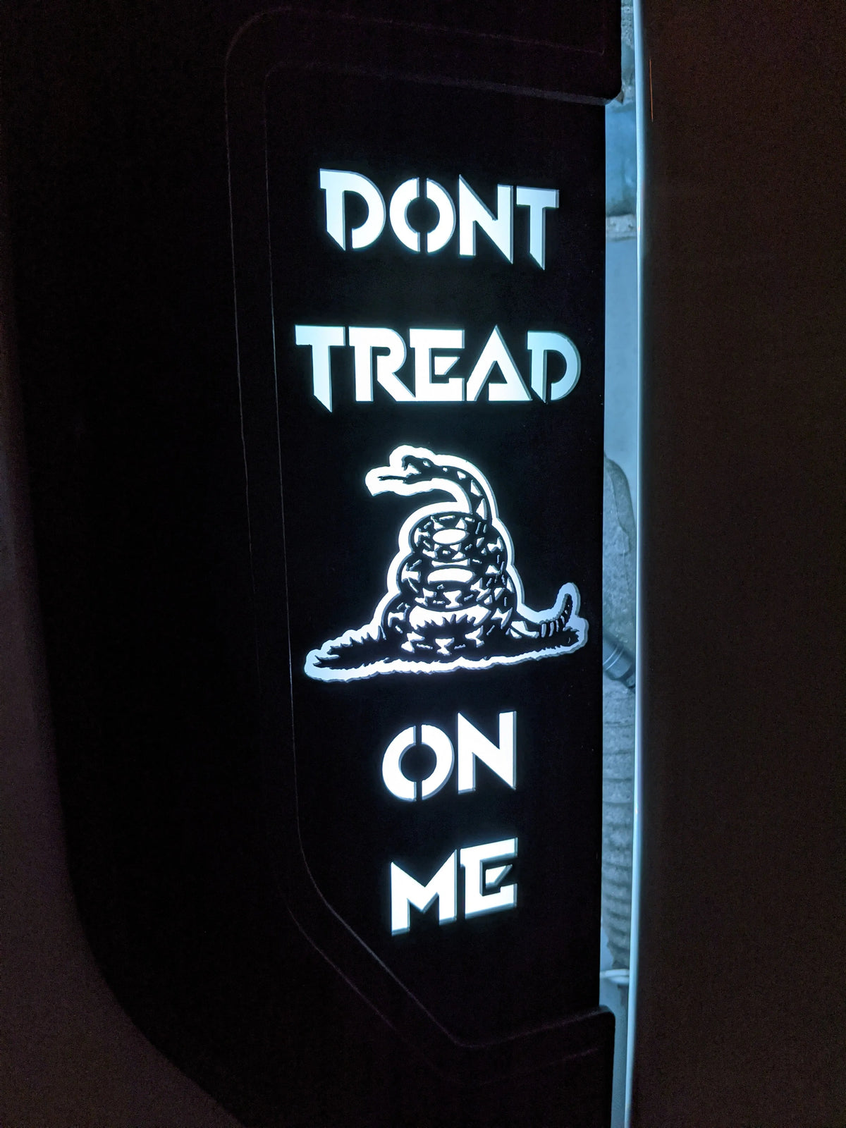 Ensemble d'insignes LED « Don't Tread On Me » pour garde-boue - Compatible avec Ford® F250®, F350®, F450® 2017-2022 - Noir