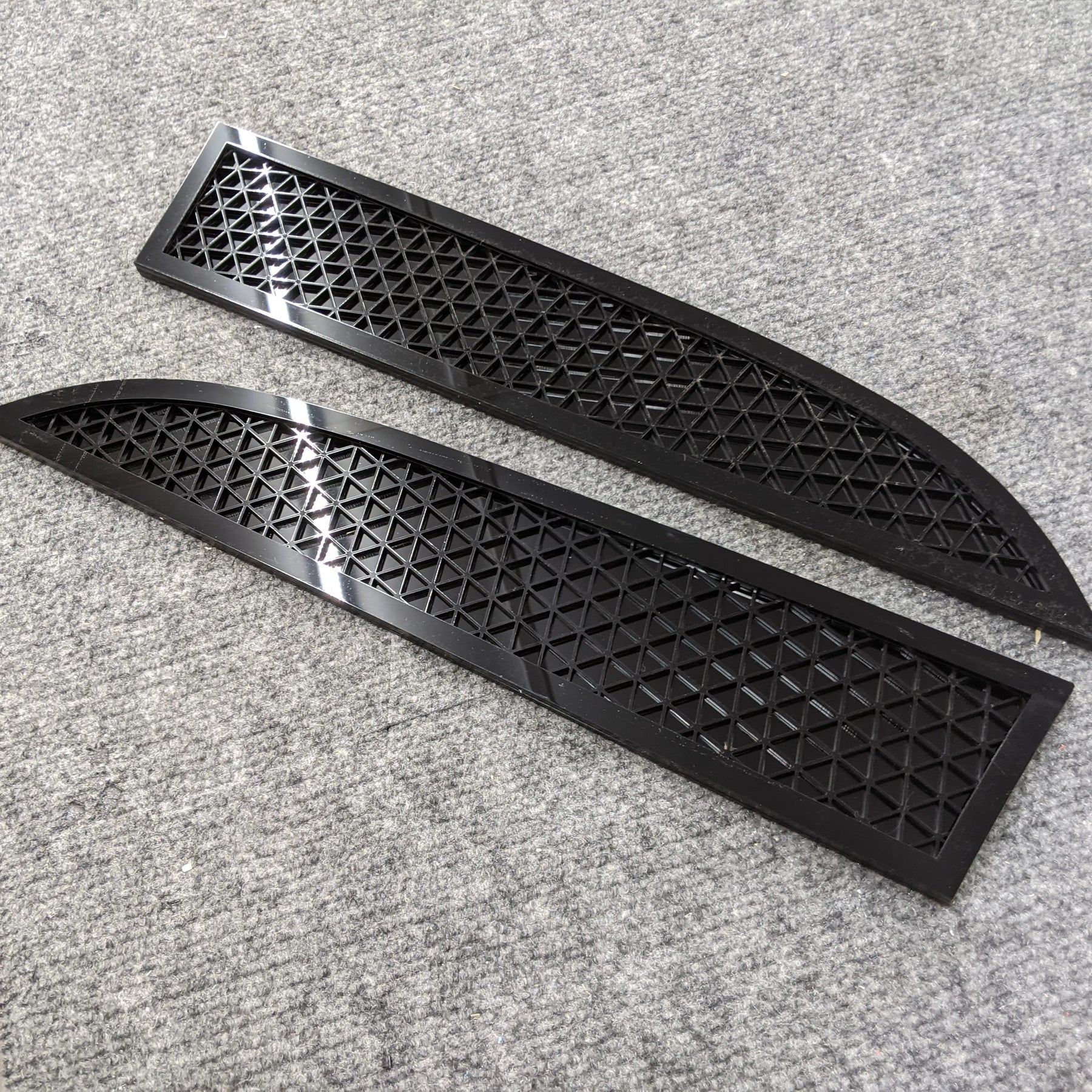 Triangle Mesh Badges - Fits 2011-2016 Super Duty® - Black/Black/Black