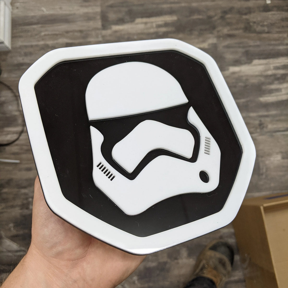 Badge Stormtrooper - Compatible avec les modèles Dodge® Ram® Tailgate 2019+ (5e génération) - 1500, 2500, 3500 - Plusieurs couleurs disponibles