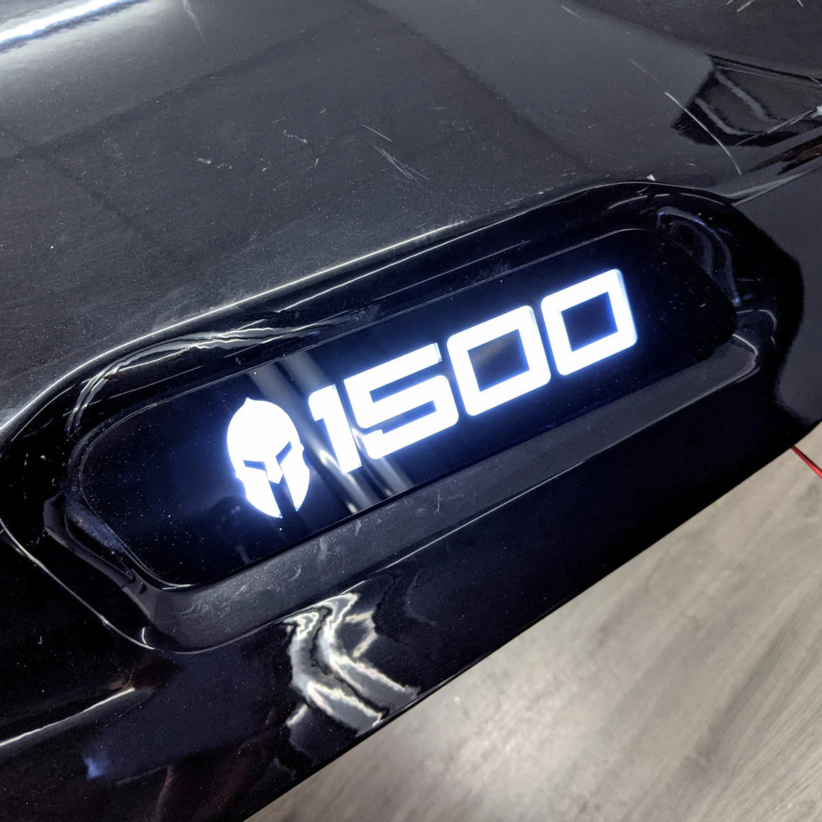 Badges de capot à LED Spartan 1500 - Compatible avec Ram 1500® 2019-2023 - Plusieurs couleurs disponibles