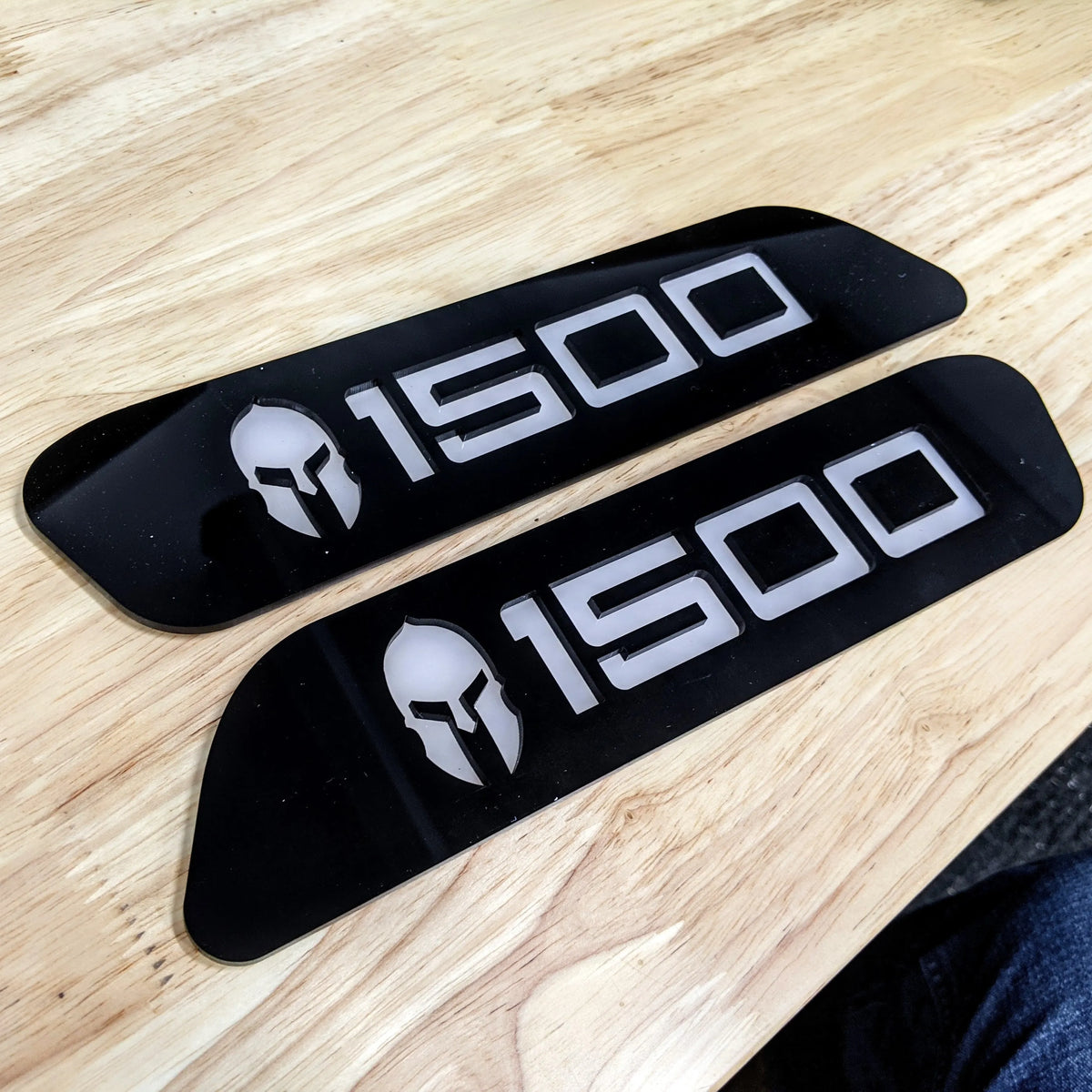 Badges de capot à LED Spartan 1500 - Compatible avec Ram 1500® 2019-2023 - Plusieurs couleurs disponibles