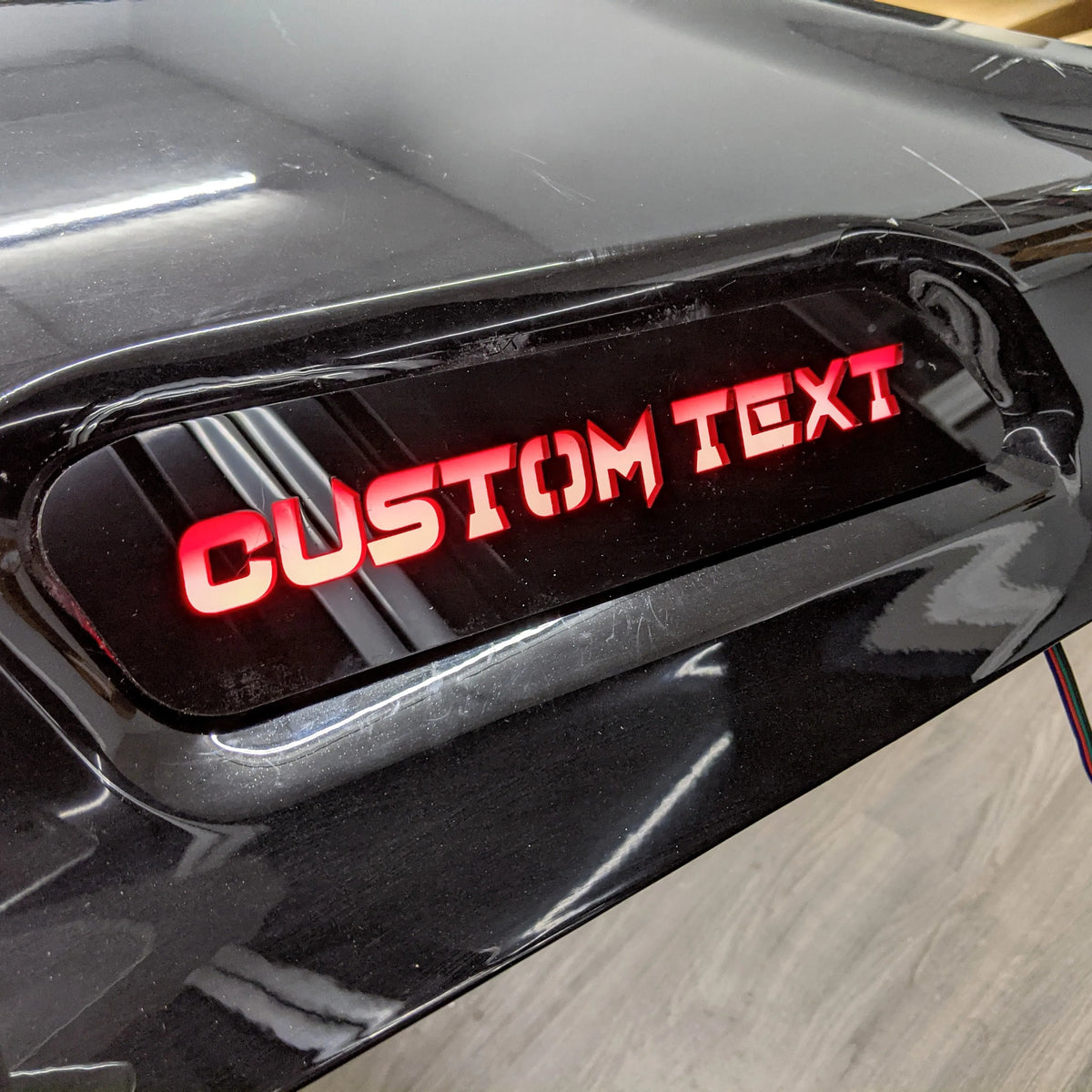 Badges de capot à LED avec texte personnalisé - Compatible avec Ram 1500® 2019-2023 - Plusieurs couleurs disponibles