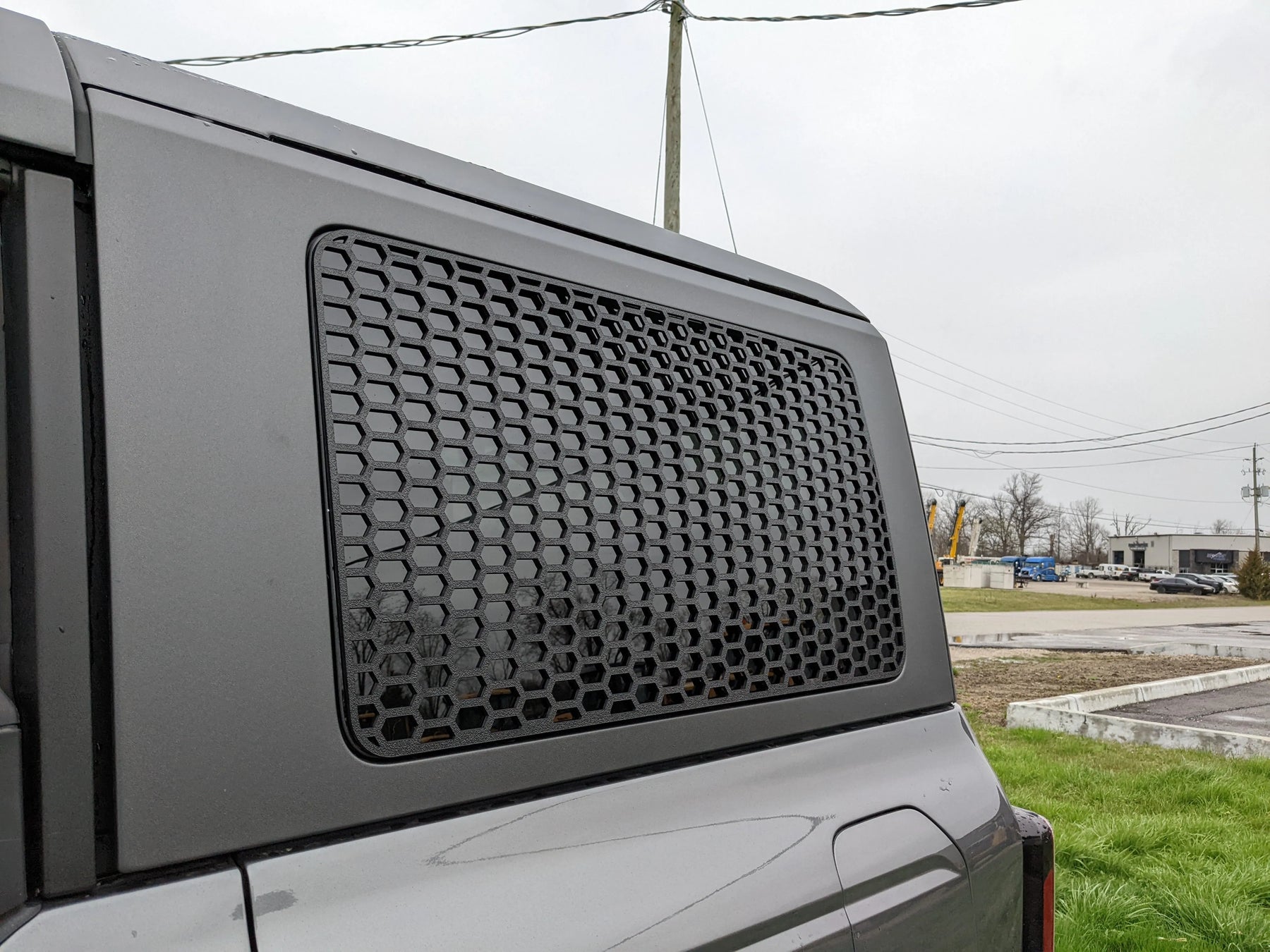 Rear Window Overlay Pair - Hex Pattern - Fits 2021+ Bronco® (4 Door Model Only)