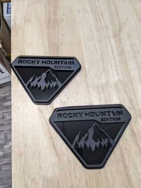 Fender Badge Pair - Custom Text Mountains - Fits 2021+ Bronco® Badlands® - Matte Black on Black