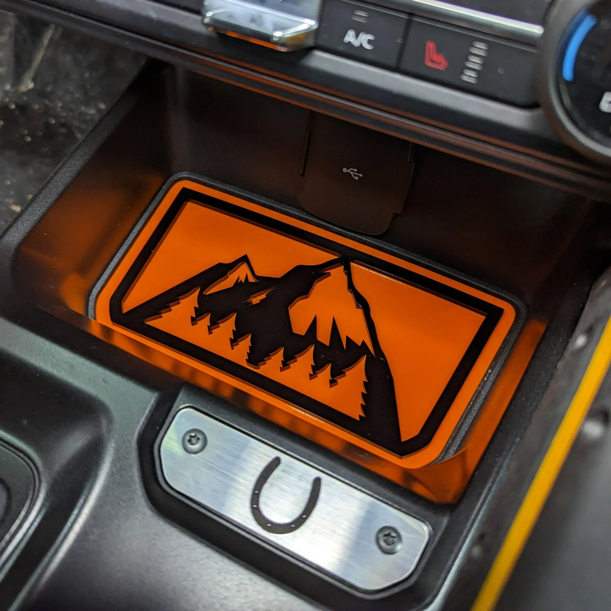 Badge d'insertion de poche de rangement de console - Montagnes - Compatible avec Bronco® 2021+ - Plusieurs couleurs disponibles